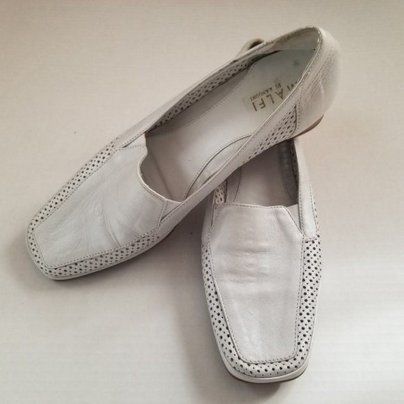 **SOLD** Amalfi by Rangoni women’s white Leather classic Loafers size 9B - Picture 2 of 8